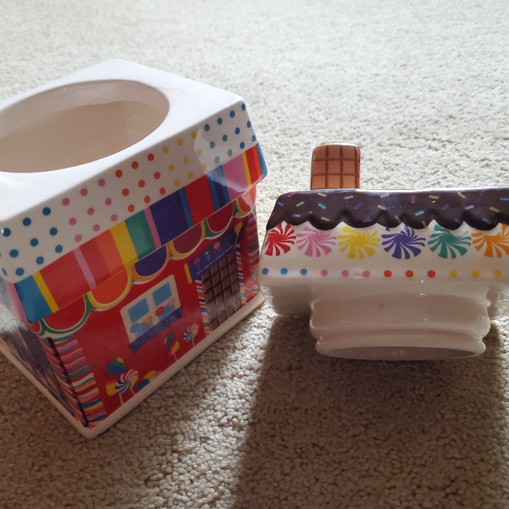 Dylan's Candy Bar Ceramic House - Picture 7 of 11